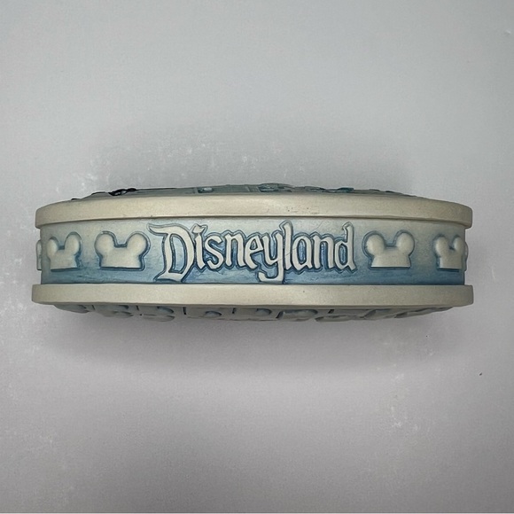 Disneyland Olszewski Miniature Box - Picture 4 of 7